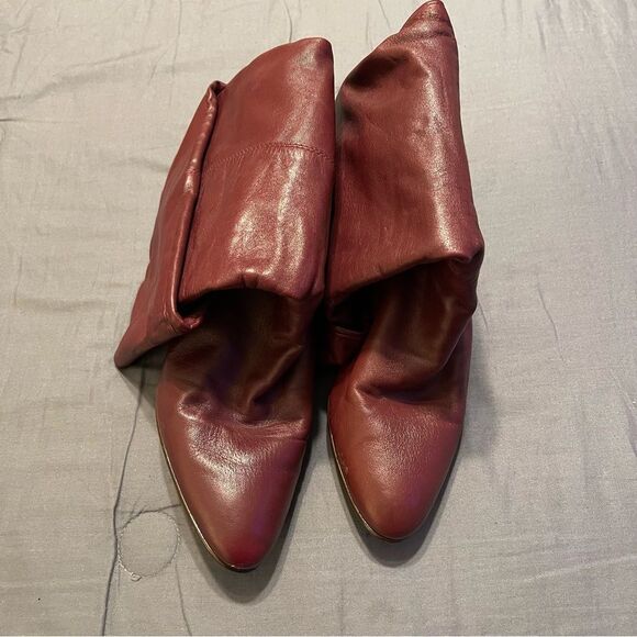 Etienne Aigner Red Heeled Boots with Vintage Flair - Picture 7 of 8